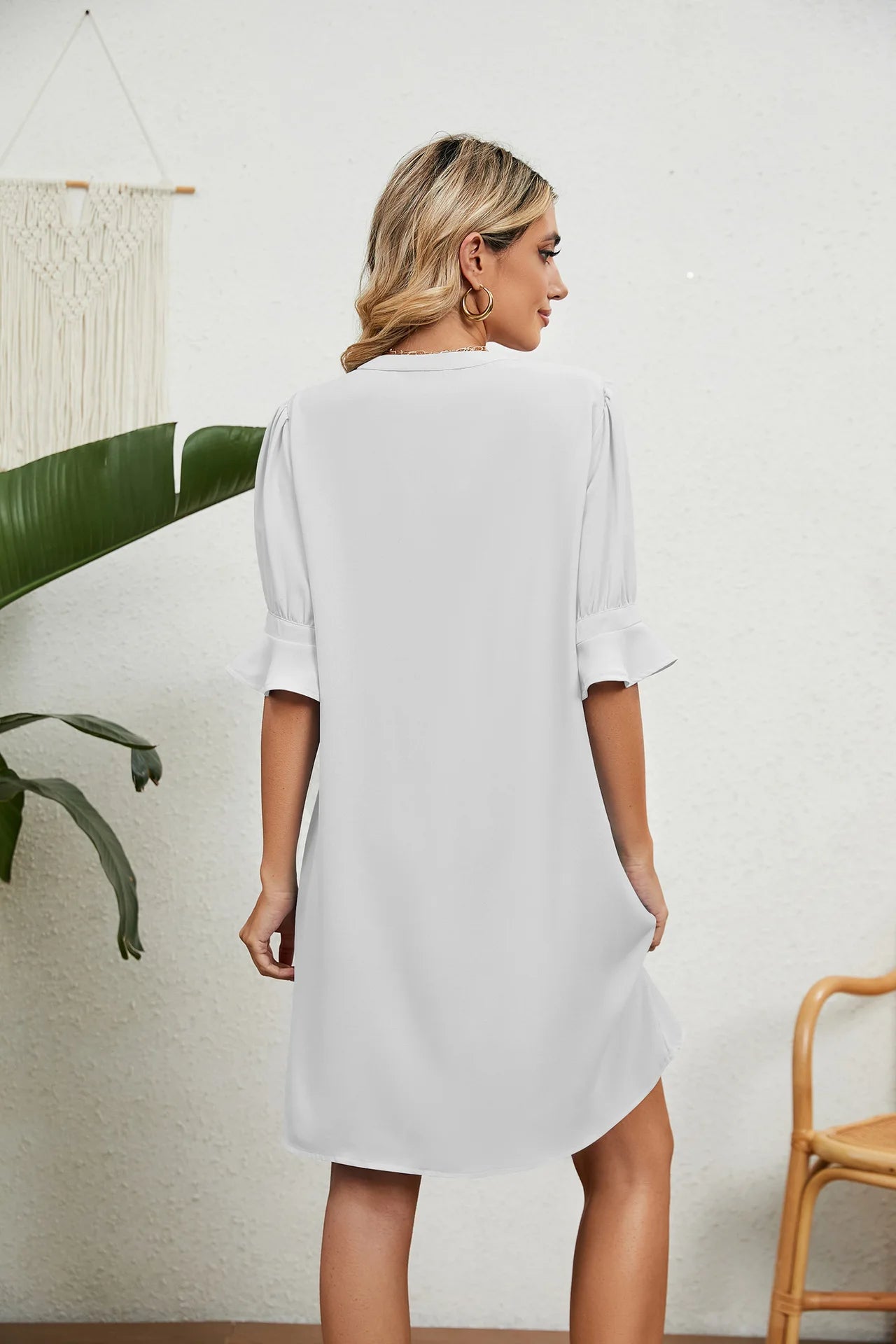 Mia™ - Korte jurk met V-hals en halflange mouwen